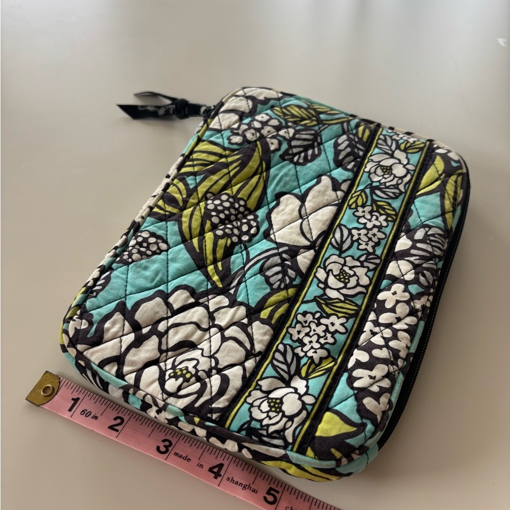 Vera Bradley Island Blooms Floral Quilted Zipper Pouch, 8 x 6 x 1 - Picture 5 of 9